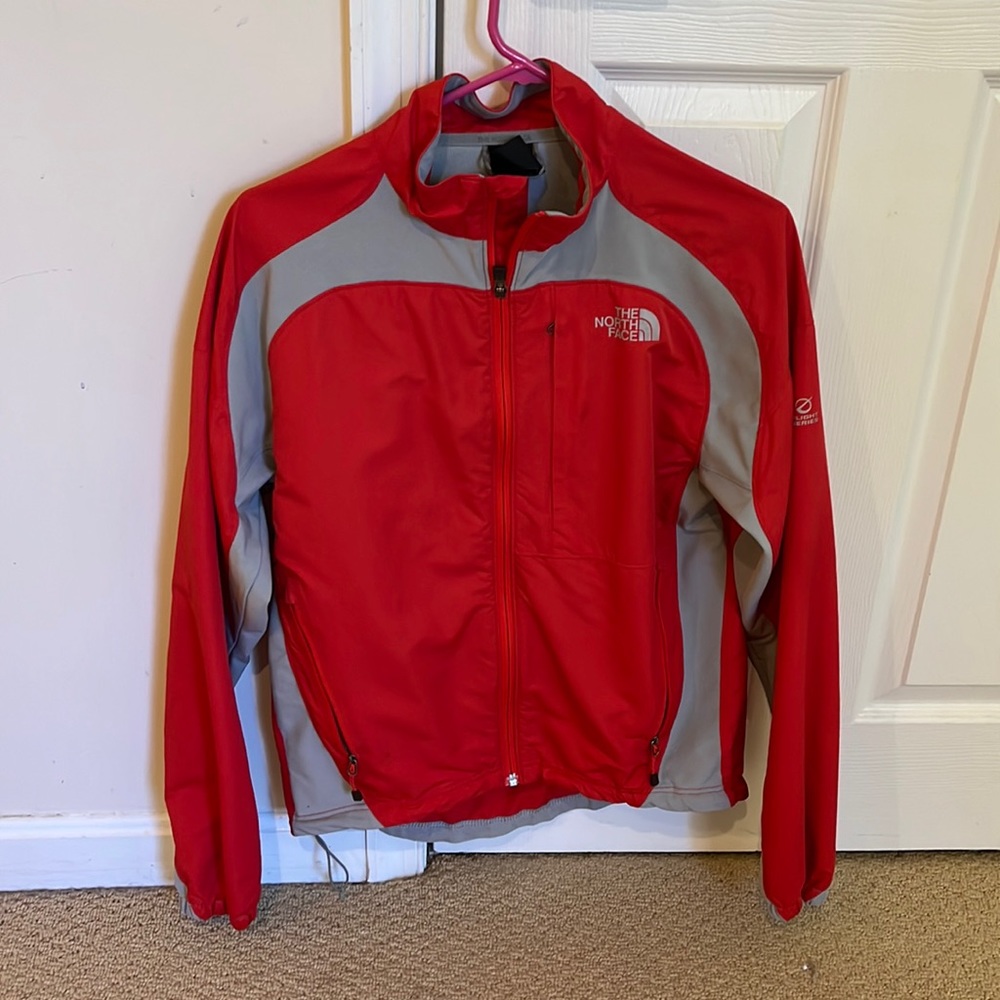 Read Northface windbreaker